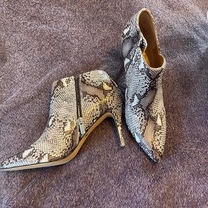 Jessica Simpson Size 11 Snakeskin Booties